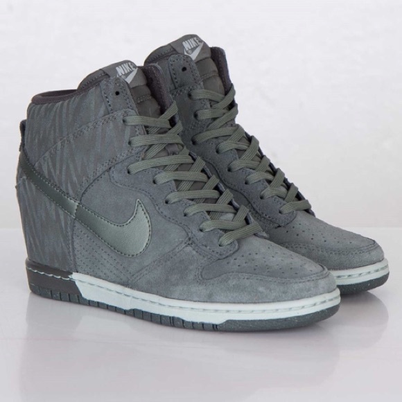 Nike Shoes - Nike Women’s Sky Hi Dunk Print Mica Green Sz 9